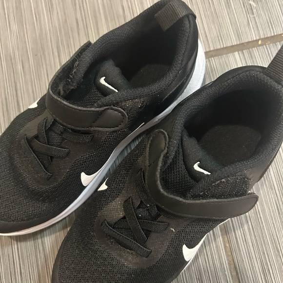 Nike Revolution 7 - Picture 2 of 4